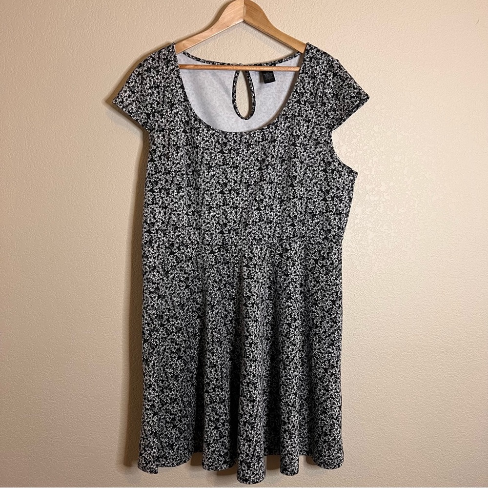 Hot Topic Skater Dress Cap Sleeves Size 3X - Picture 2 of 9